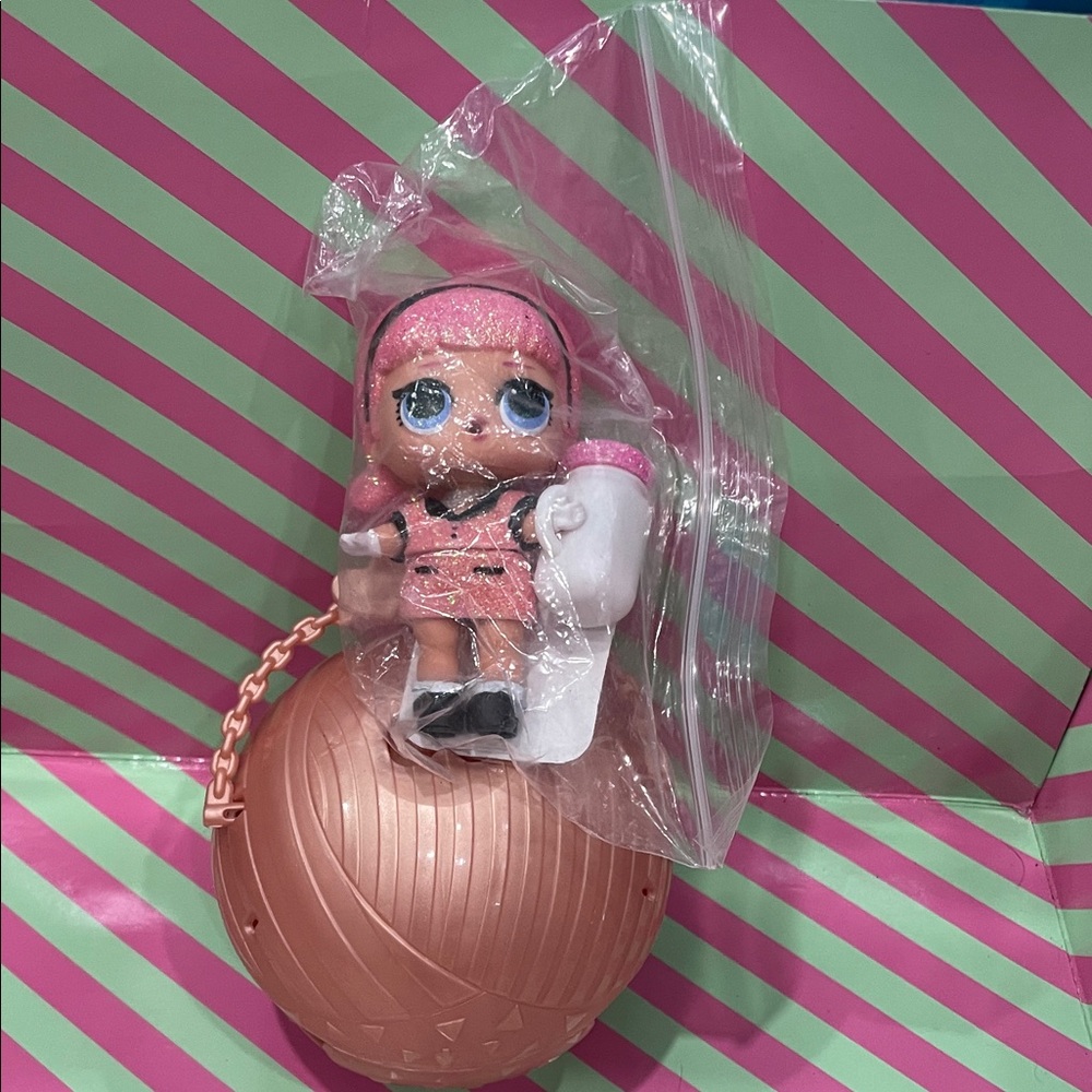 Madame Queen L.O.L. Surprise Pink and Brown Doll with Accessories (Napping)